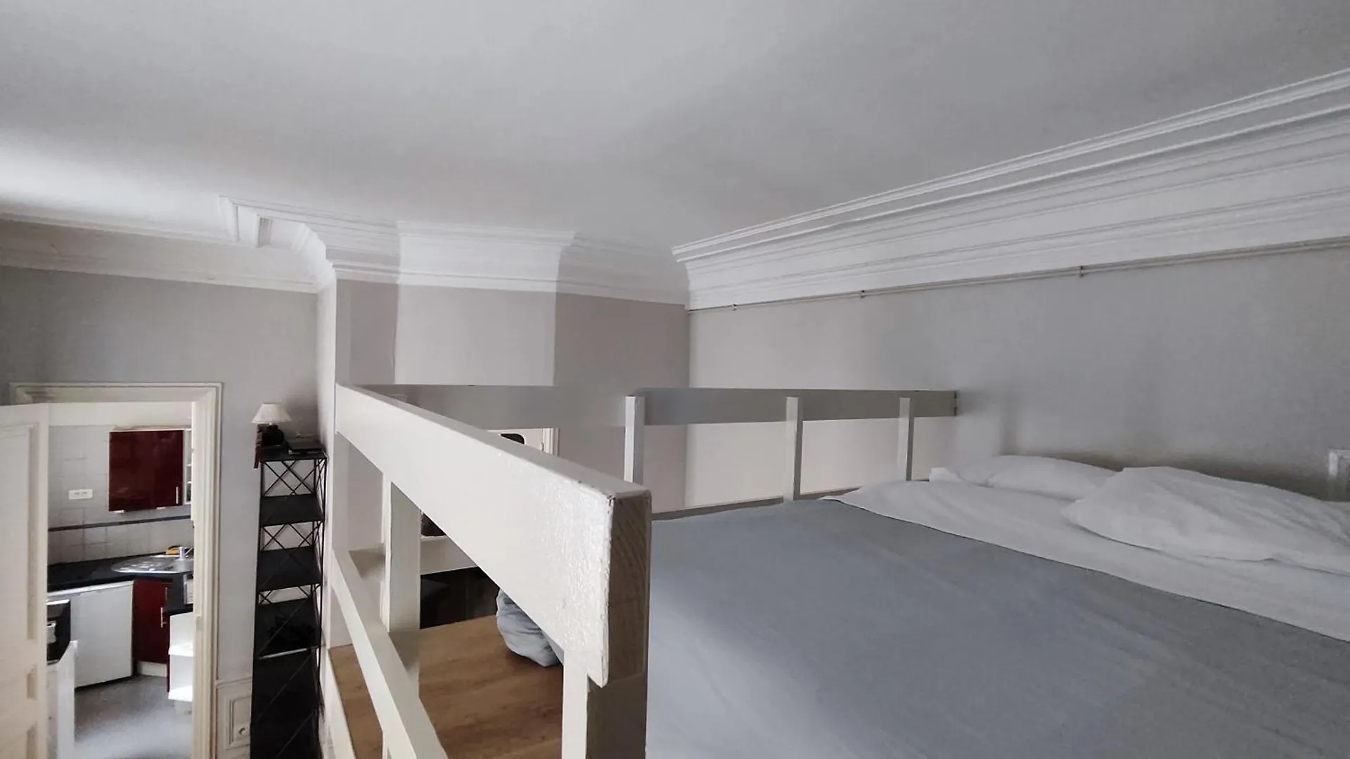 Rue Paul Valery - Paris 16 - 1160 Apartment 0*,  France